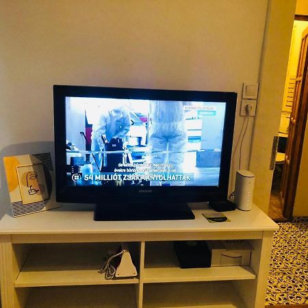 Butterfly Free Parking At Riverside Apartment Budapest Extérieur photo
